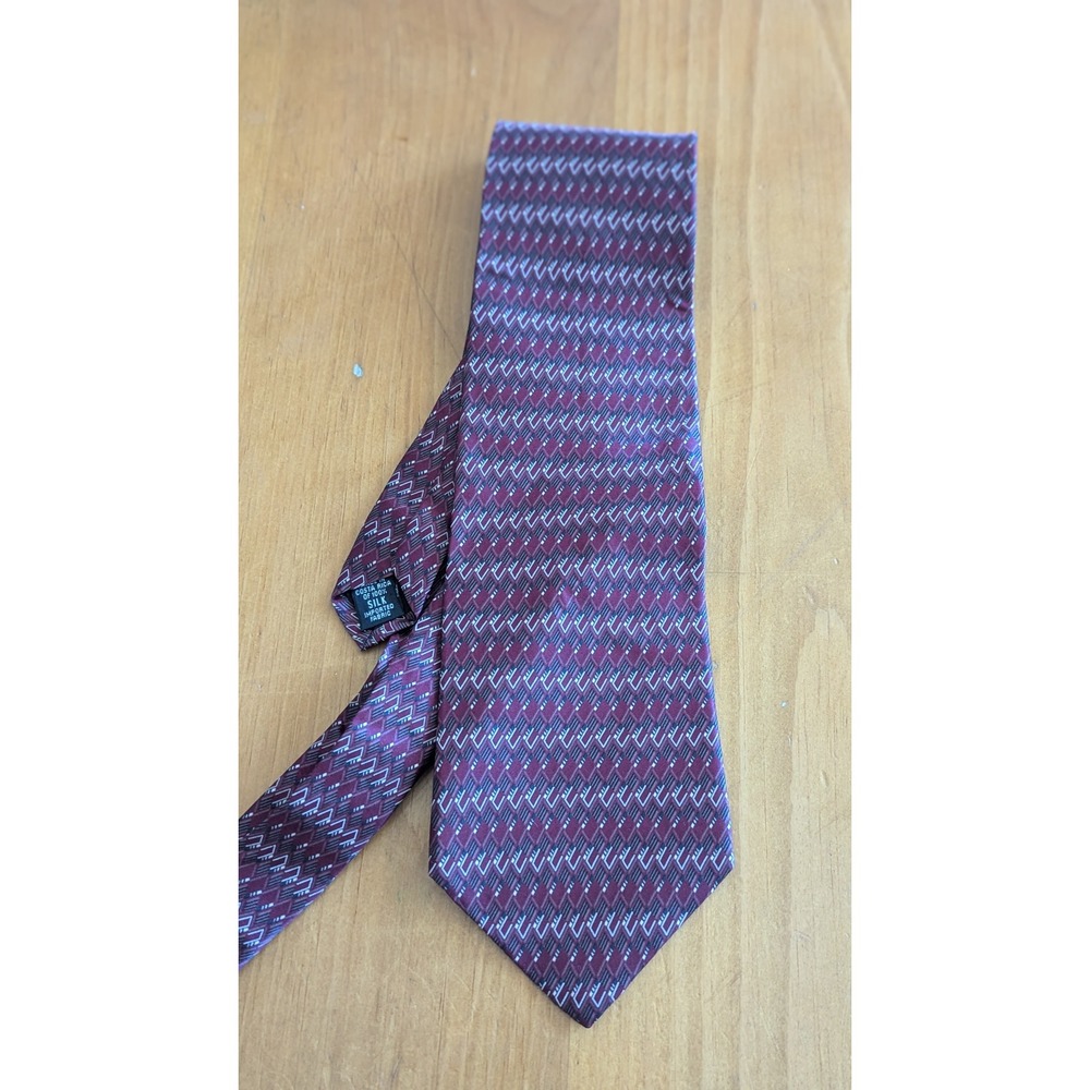 Bill Blass Black Label Mens Silk Tie Burgundy Geometric Chevron Pattern 56x3.75
